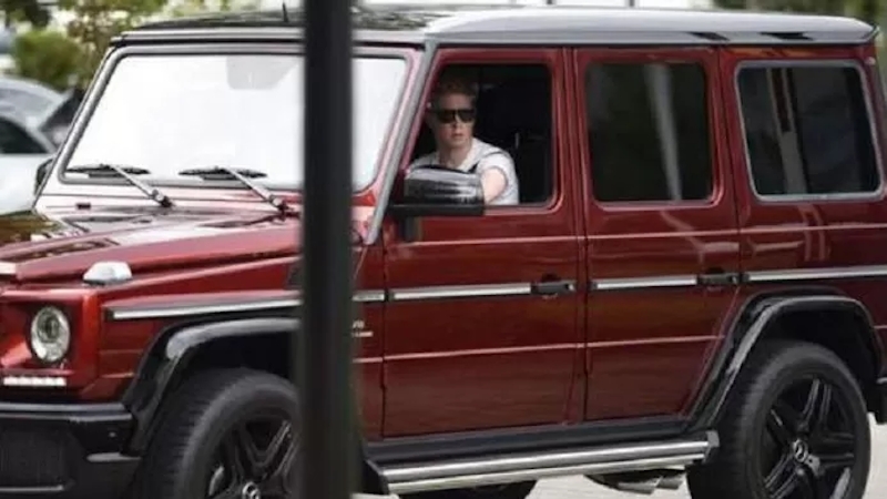 Kevin De Bruyne driving his red Mercedes G63 AMG