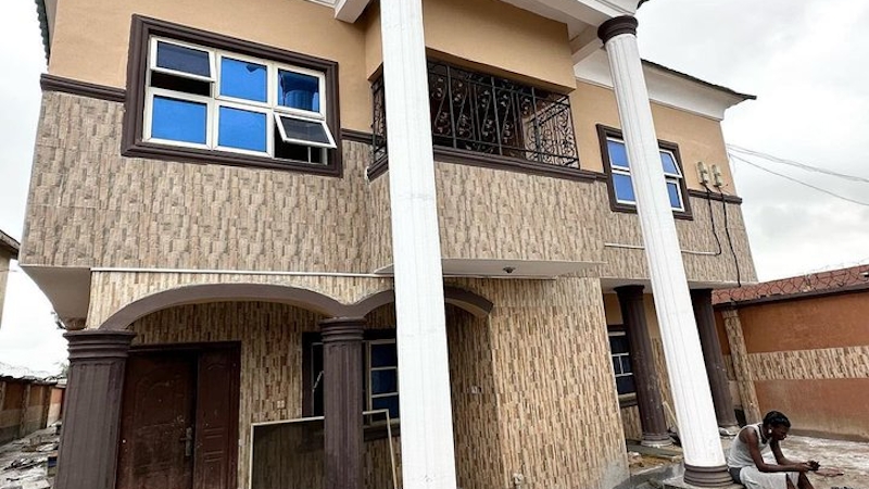 Seyi Vibez's house for his father 