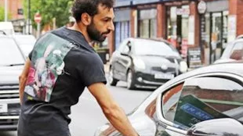 Mohamed Salah opening the door of his car
